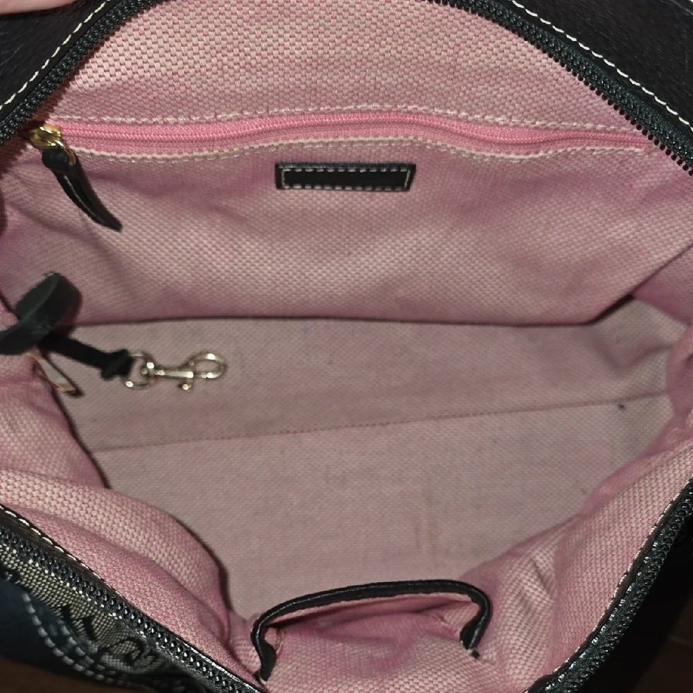 (J9) VINTAGE, Dooney & Bourke Black and Gray Hobo Bag